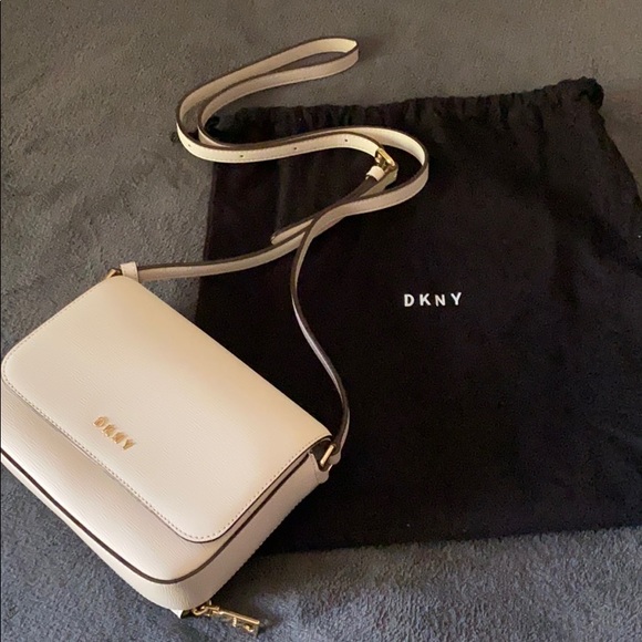 Dkny Handbags - DKNY Crossbody w/ bag